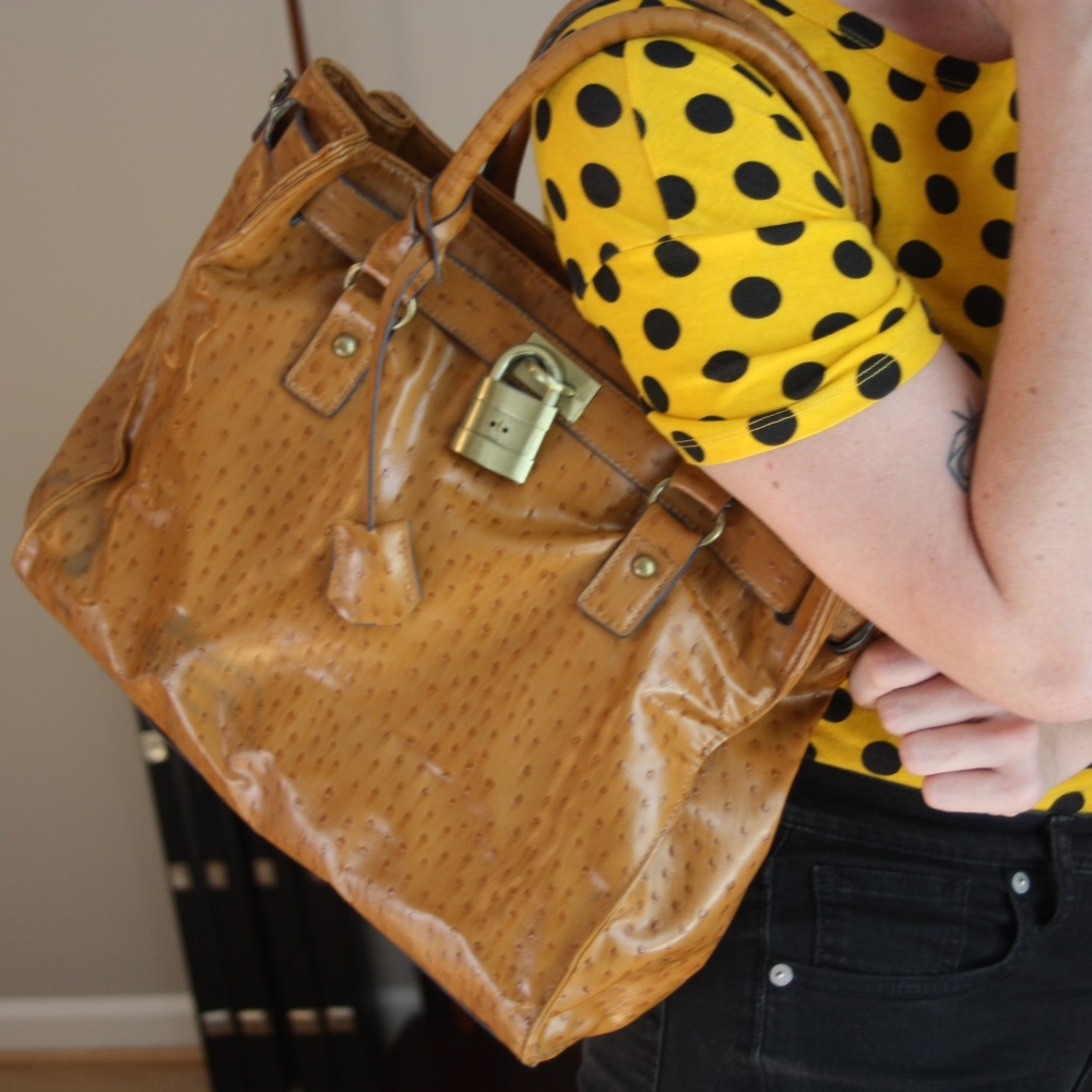 BUENO SHINY SADDLE BROWN SHOULDER BAG